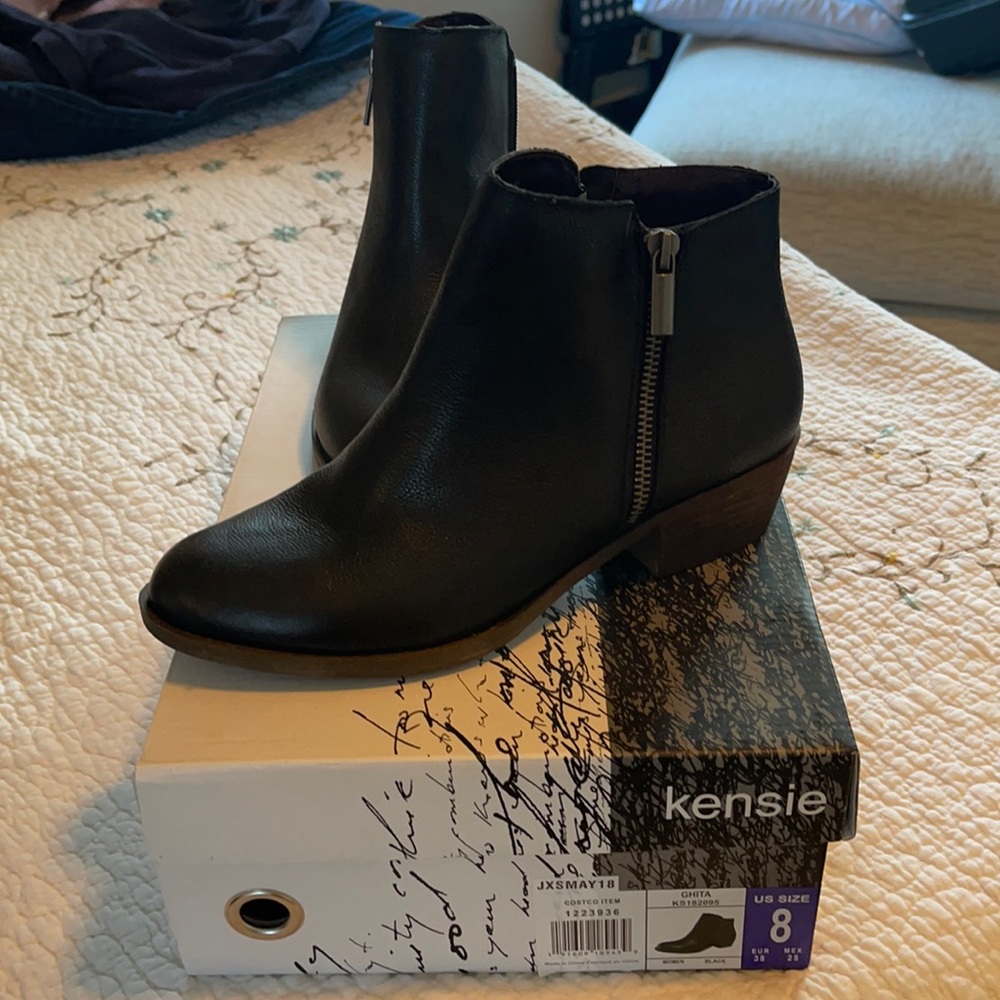 Kensie Ghita size 8 short ankle boots